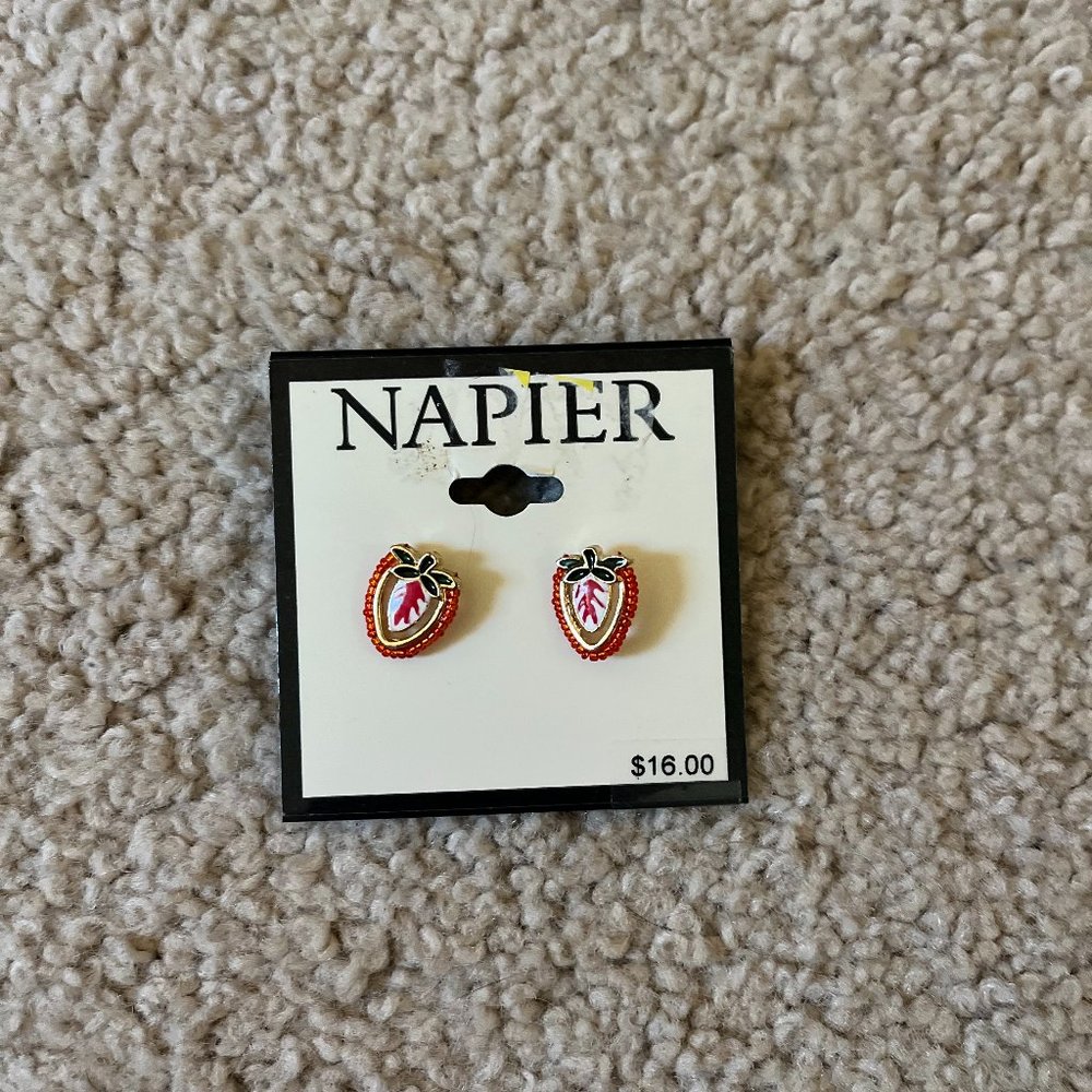 Beaded *Strawberry Studs* | NWT || Dainty Cottage Core Strawberry Earrings || - Picture 2 of 6